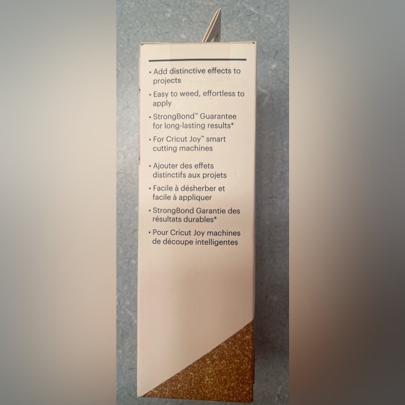 New in box ✨ CRICUT JOY Smart Iron-On ✨ One 5.5” x 19” roll ✨ Gold Glitter - Picture 2 of 3